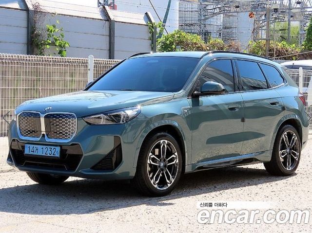 BMW iX1 xDrive 30 M Sport — пробег 70 500 км — фото 2 из 5