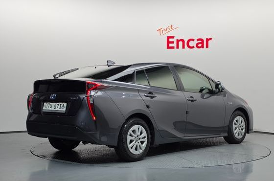 Toyota Prius 1.8 E — пробег 72 200 км — фото 2 из 5