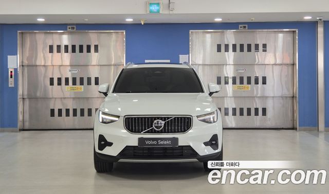 Volvo XC40 B4 Ultra Bright — пробег 17 775 км — фото 3 из 5