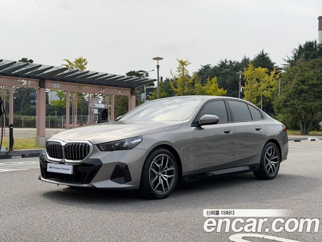 BMW 5-Series 520i M Sport — пробег 9 587 км — фото 1 из 5