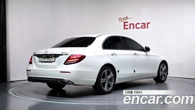 Mercedes-Benz E-Class E300 4MATIC Avnatgarde — пробег 108 784 км — фото 2 из 5
