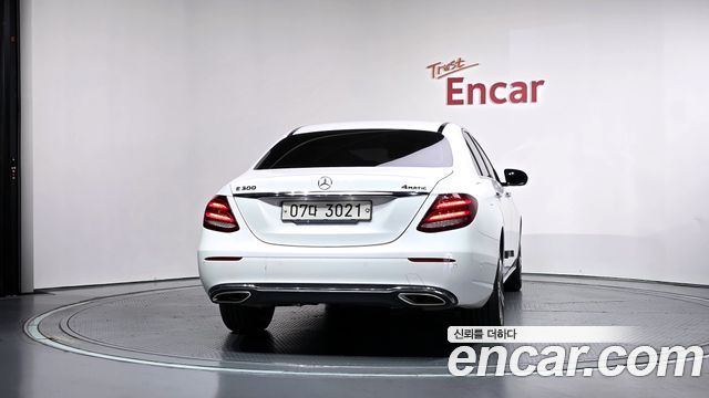 Mercedes-Benz E-Class E300 4MATIC Avnatgarde — пробег 108 784 км — фото 4 из 5