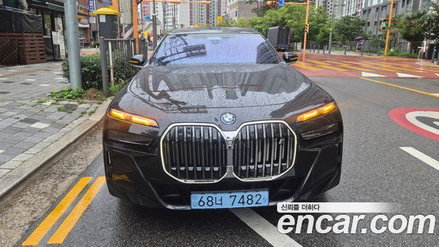 BMW i7 eDrive 50 M Sport — пробег 1 400 км — фото 3 из 5