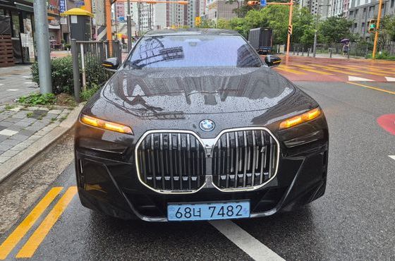BMW i7 eDrive 50 M Sport — пробег 1 400 км — фото 3 из 5