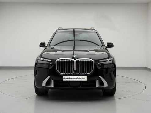 BMW X7 xDrive 40i Design Pure Excellence 6-Seater — пробег 8 002 км — фото 2 из 5