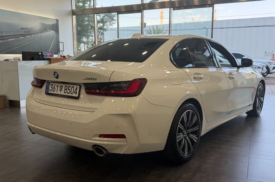 BMW 3-Series 320i — пробег 7 519 км — фото 2 из 5