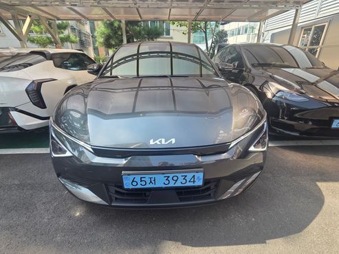 Kia EV6 Standard 2WD Light — пробег 10 240 км — фото 3 из 5