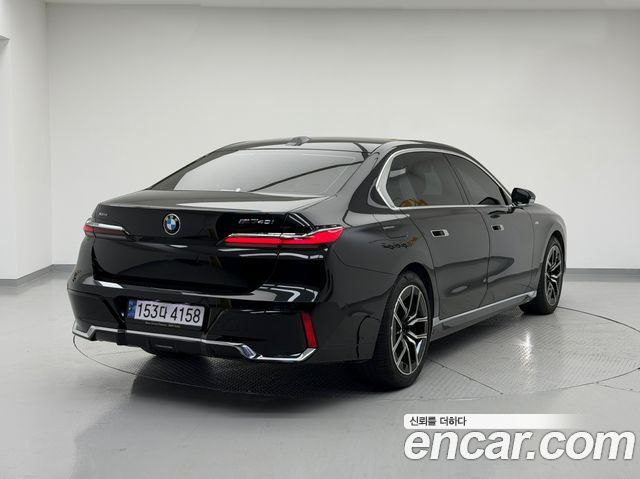 BMW 7-Series 740i sDrive M Sport — пробег 25 920 км — фото 3 из 5