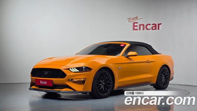 Ford Mustang GT Convertible — пробег 90 825 км — фото 1 из 5