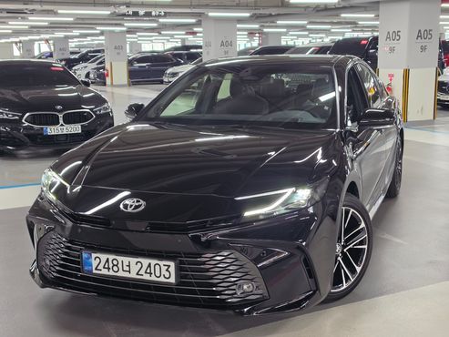 Toyota Camry 2.5 XLE Premium Hybrid — пробег 9 км — фото 1 из 5