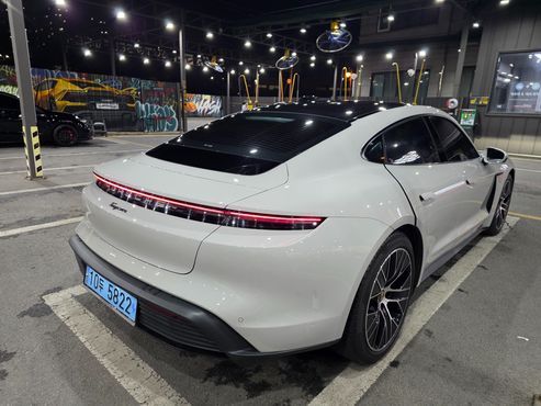 Porsche Taycan Base — пробег 48 000 км — фото 3 из 5