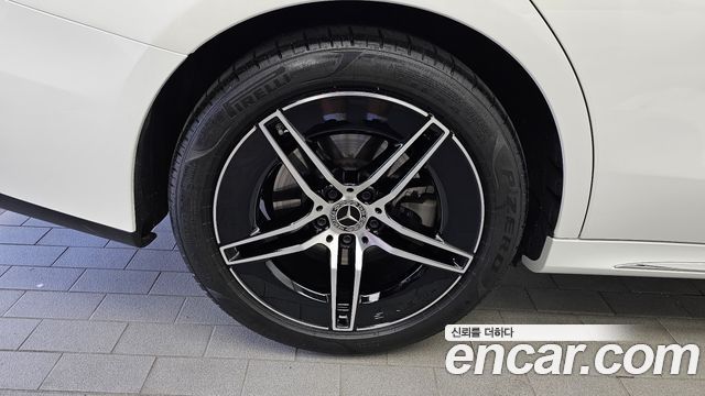Mercedes-Benz E-Class E300 4MATIC AMG Line — пробег 11 015 км — фото 5 из 5