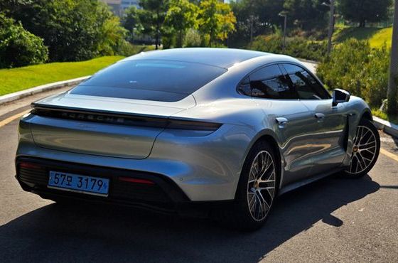 Porsche Taycan Base — пробег 72 774 км — фото 2 из 5