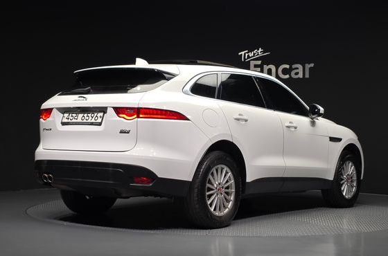 Jaguar F-PACE 20d Prestige — пробег 72 491 км — фото 2 из 5