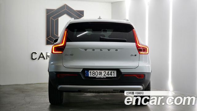 Volvo XC40 B4 Ultimate Bright — пробег 8 158 км — фото 4 из 5