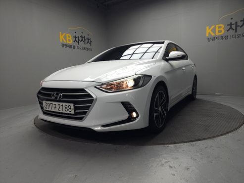 Hyundai AVANTE 1.6 e-VGT Style — пробег 107 000 км — фото 1 из 5