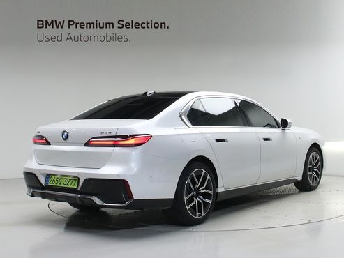 BMW 7-Series 740i xDrive M Sport — пробег 5 874 км — фото 4 из 5