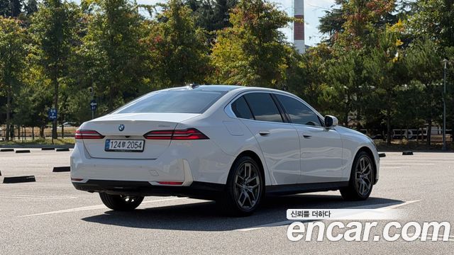 BMW 5-Series 520i — пробег 9 429 км — фото 2 из 5