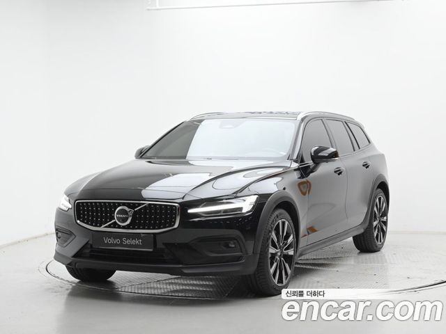 Volvo V60 B5 Ultra AWD — пробег 8 979 км — фото 1 из 5