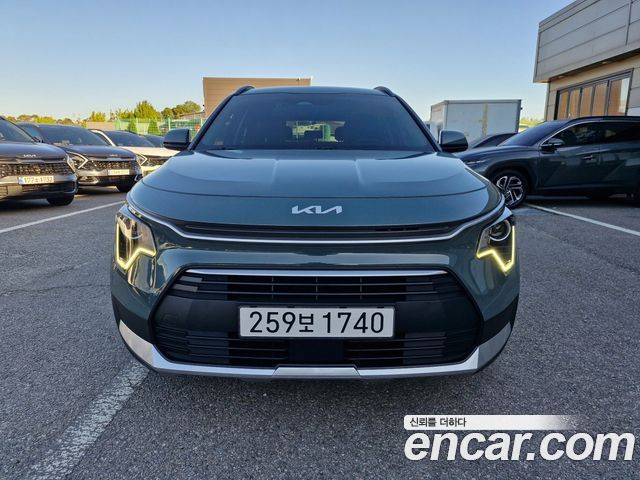 Kia Niro Prestige — пробег 13 618 км — фото 1 из 5