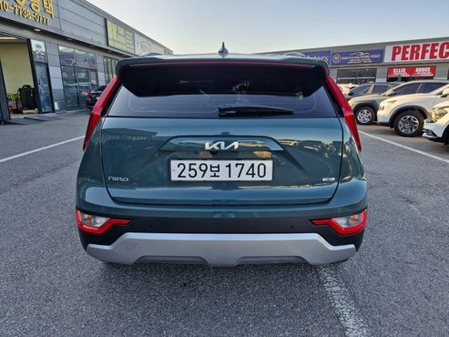 Kia Niro Prestige — пробег 13 618 км — фото 4 из 5