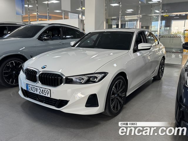 BMW 3-Series 320i — пробег 4 242 км — фото 1 из 5