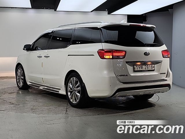Kia Carnival 9-seater Prestige — пробег 167 000 км — фото 3 из 5