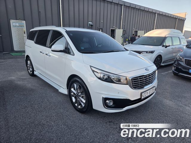 Kia Carnival 9-seater Prestige — пробег 195 000 км — фото 3 из 5