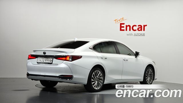 Lexus ES Luxury Plus — пробег 64 267 км — фото 2 из 5