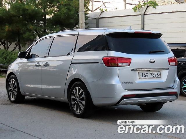 Kia Carnival 9-seater Luxury — пробег 208 979 км — фото 3 из 5