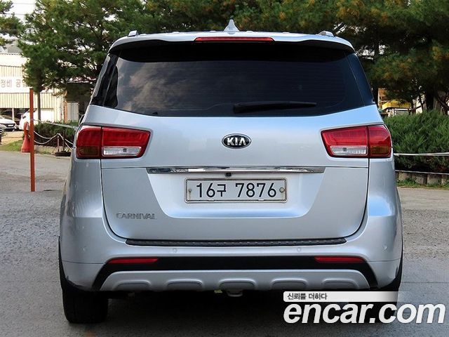 Kia Carnival 9-seater Luxury — пробег 208 979 км — фото 4 из 5