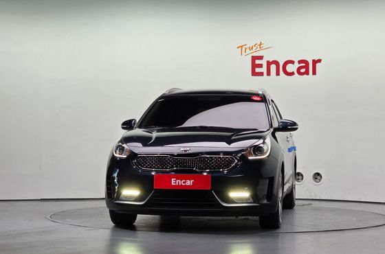 Kia Niro Prestige — пробег 73 404 км — фото 3 из 5