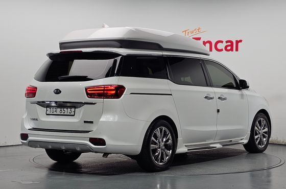 Kia Carnival 9-Seater Hi-Limousine Noblesse Special — пробег 82 666 км — фото 2 из 5