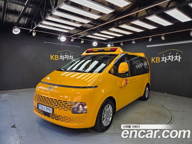 Hyundai Staria L3.5  Kinder Safety Car 11-Seater — пробег 68 180 км — фото 1 из 5