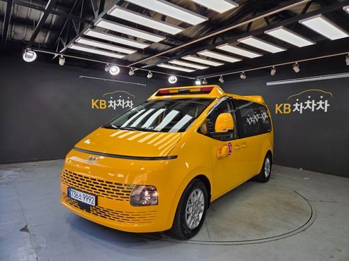 Hyundai Staria L3.5 Kinder Safety Car 11-Seater — пробег 68 180 км — фото 1 из 5