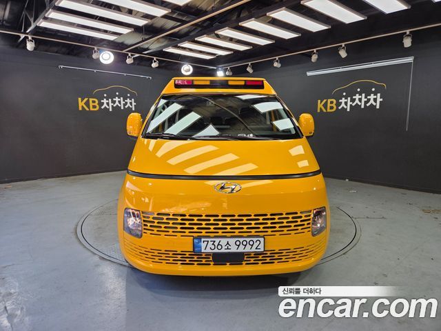 Hyundai Staria L3.5  Kinder Safety Car 11-Seater — пробег 68 180 км — фото 3 из 5