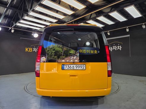 Hyundai Staria L3.5 Kinder Safety Car 11-Seater — пробег 68 180 км — фото 4 из 5