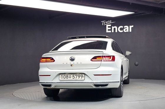 Volkswagen Arteon 2.0 TDI Premium — пробег 115 631 км — фото 4 из 5
