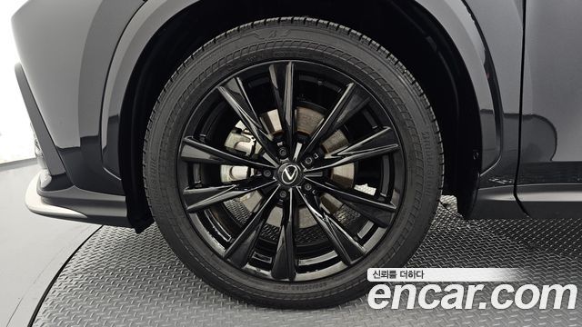 Lexus NX F-Sport — пробег 38 300 км — фото 5 из 5