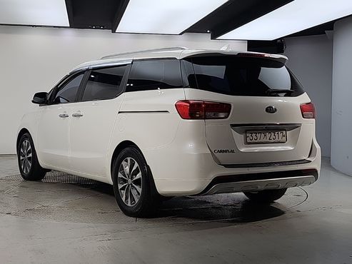 Kia Carnival 9-seater Luxury — пробег 209 617 км — фото 3 из 5