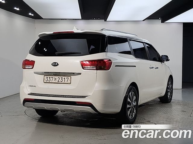Kia Carnival 9-seater Luxury — пробег 209 617 км — фото 4 из 5