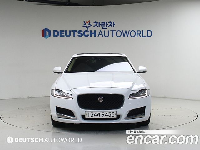 Jaguar XF 20d Portfolio — пробег 71 653 км — фото 3 из 5