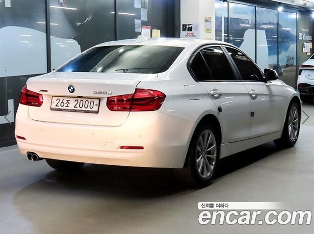 BMW 3-Series 320d xDrive — пробег 61 327 км — фото 4 из 5