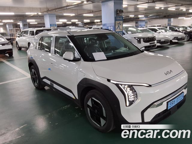 Kia EV3 Long Range 2WD Earth — пробег 7 км — фото 1 из 5