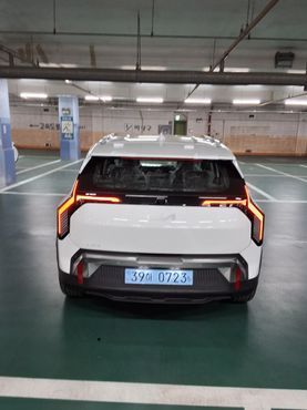 Kia EV3 Long Range 2WD Earth — пробег 7 км — фото 4 из 5
