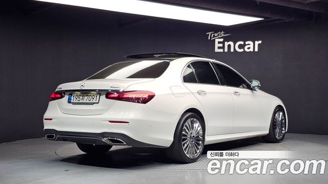 Mercedes-Benz E-Class E350 4MATIC AMG Line — пробег 77 173 км — фото 2 из 5