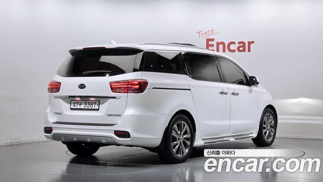 Kia Carnival 7-Seater Limousine VIP — пробег 80 327 км — фото 2 из 5