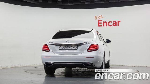 Mercedes-Benz E-Class E300 4MATIC Exclusive — пробег 67 015 км — фото 4 из 5