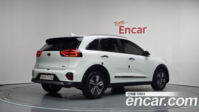 Kia Niro 1.6 HEV Prestige — пробег 130 553 км — фото 2 из 5