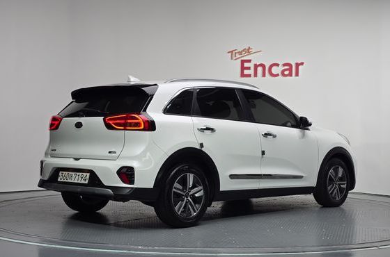 Kia Niro 1.6 HEV Prestige — пробег 130 553 км — фото 2 из 5